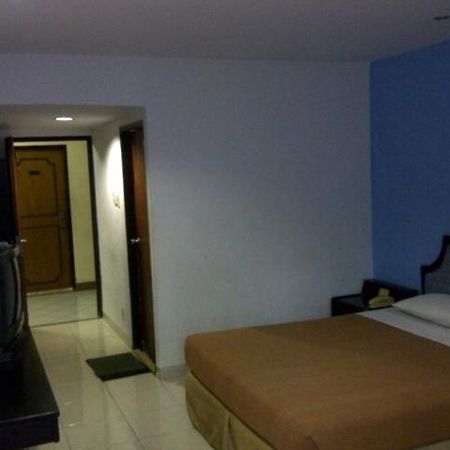 Amans Inn Амбон Стая снимка
